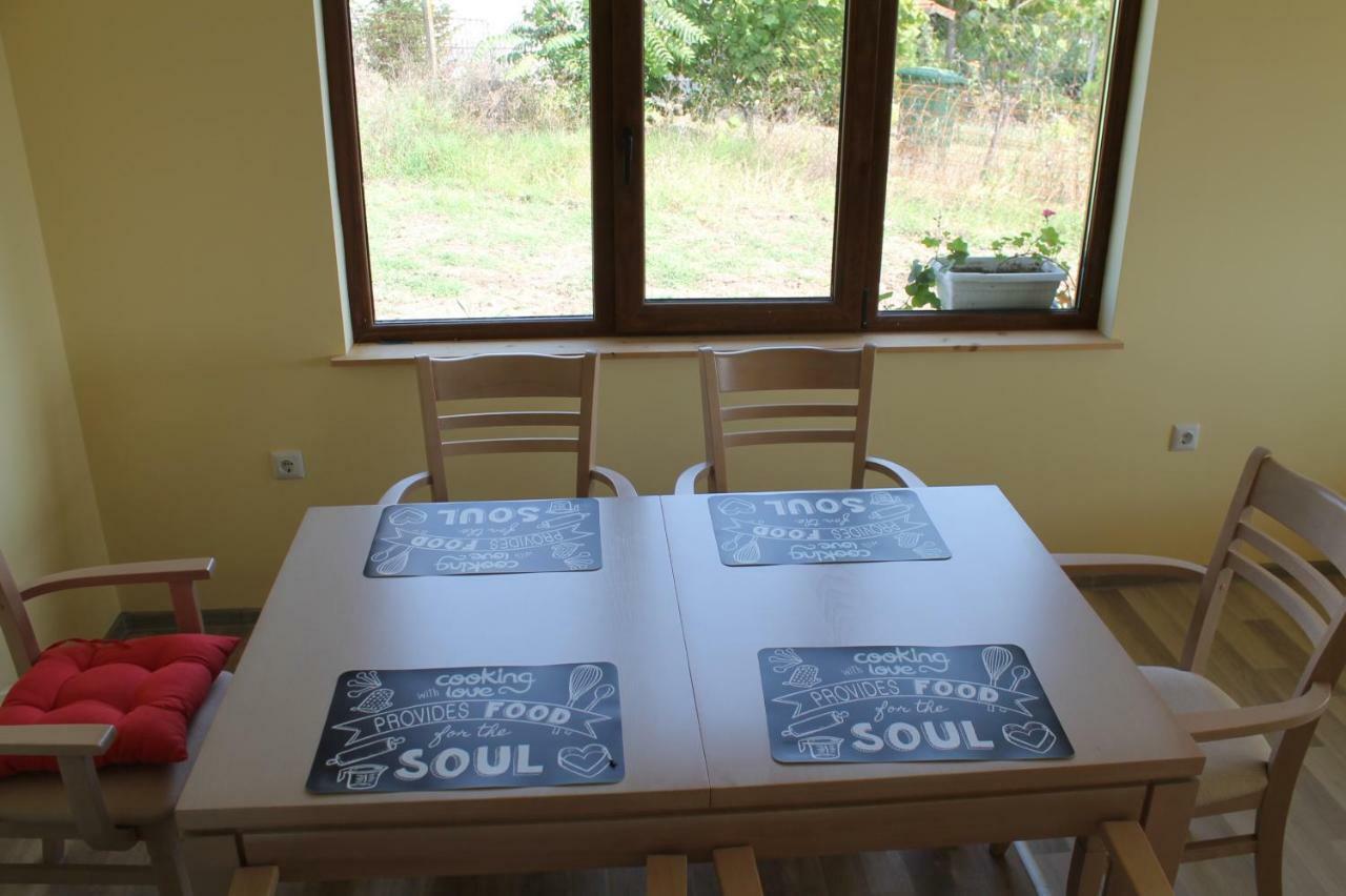 Malavi Guest House Krasen! Comfort&Clean! Esterno foto